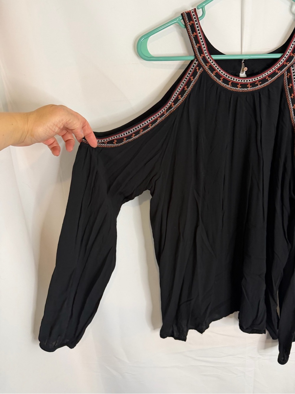 3/$20 Express Black Cold Shoulder Long Sleeve Blouse - Picture 5 of 5